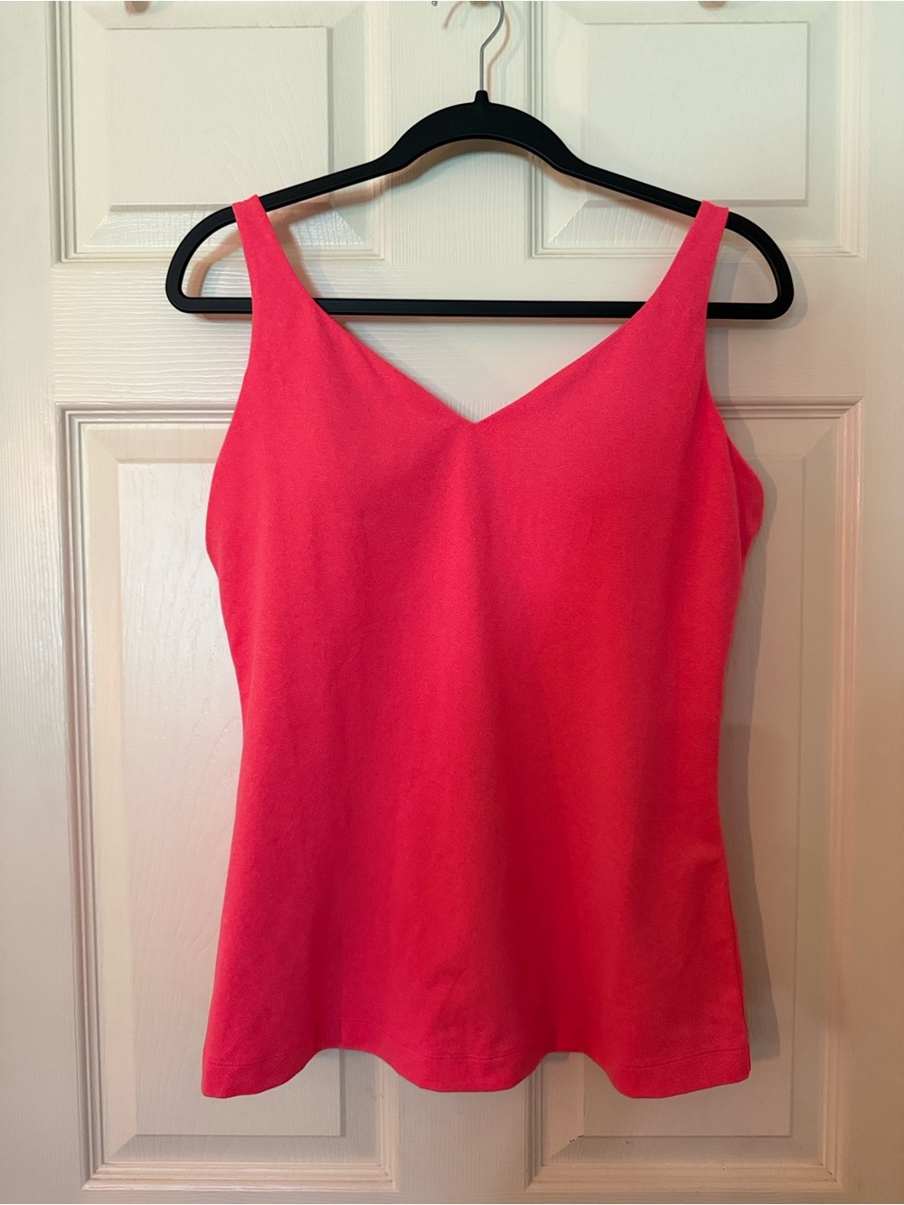 Under Armour Solid V-Neck Sleeveless Tank Top (Style 1256451-683)